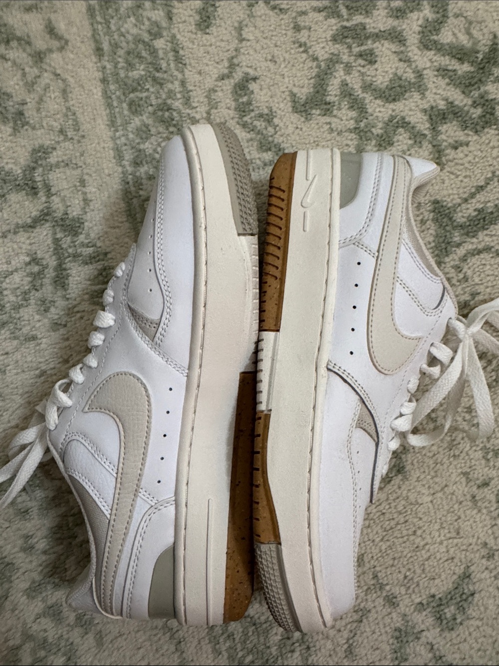NIKE women's sneakers